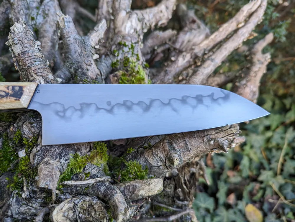 Couteau artisanal Gyuto lame hamon détail – Atelier sous l’éclipse