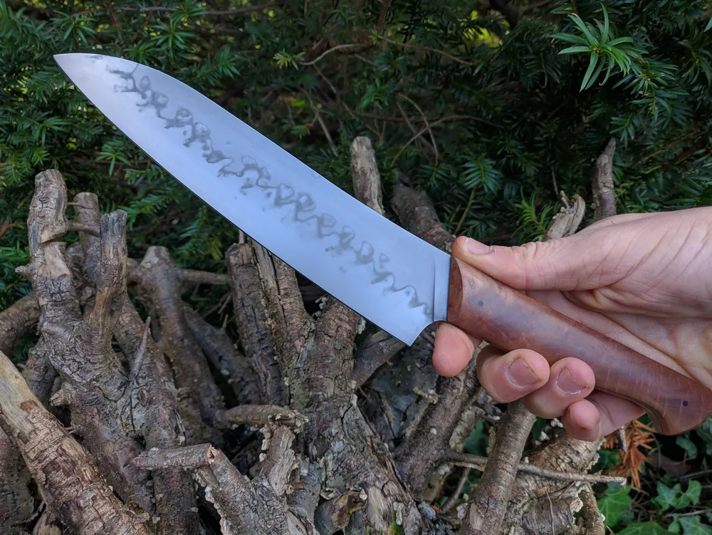 Couteau artisanal Long Bonap lame massive hamon en main – Atelier sous l’éclipse