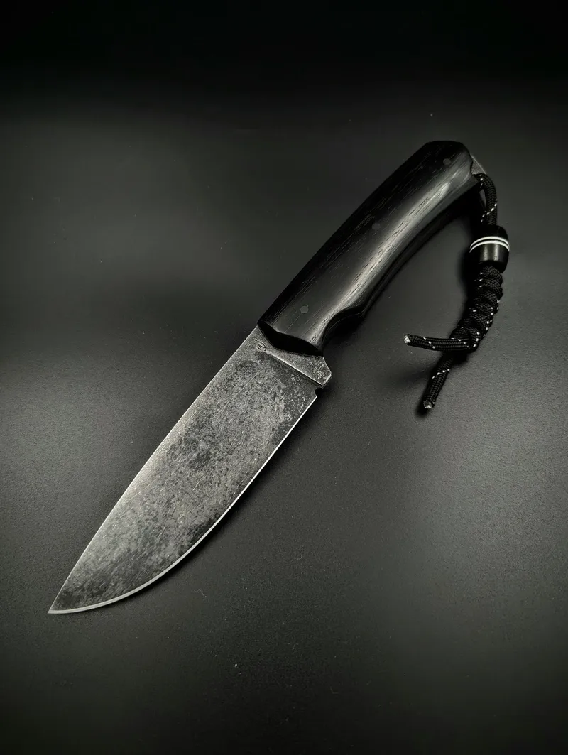 Couteau de camp robuste avec et manche ébène