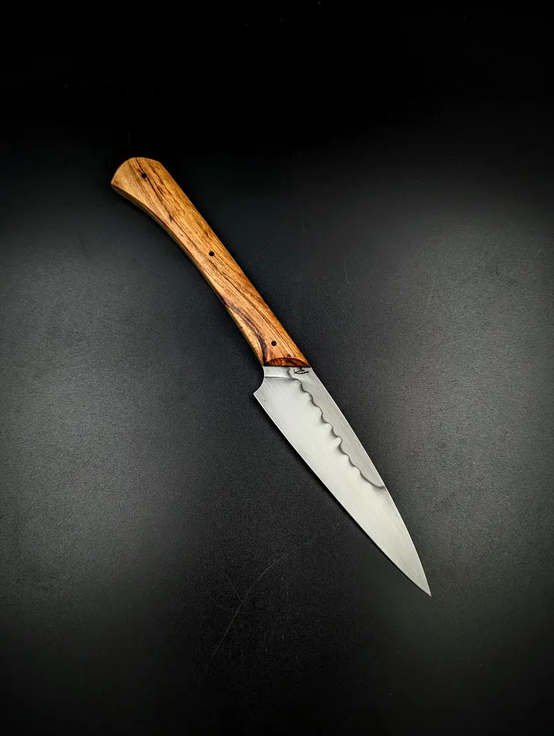 Couteau de table élégant manche en bois d'olivier